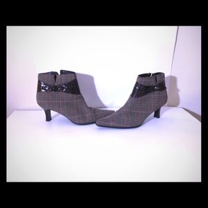 Women’s predictions heels size 10 and 9 1/2
